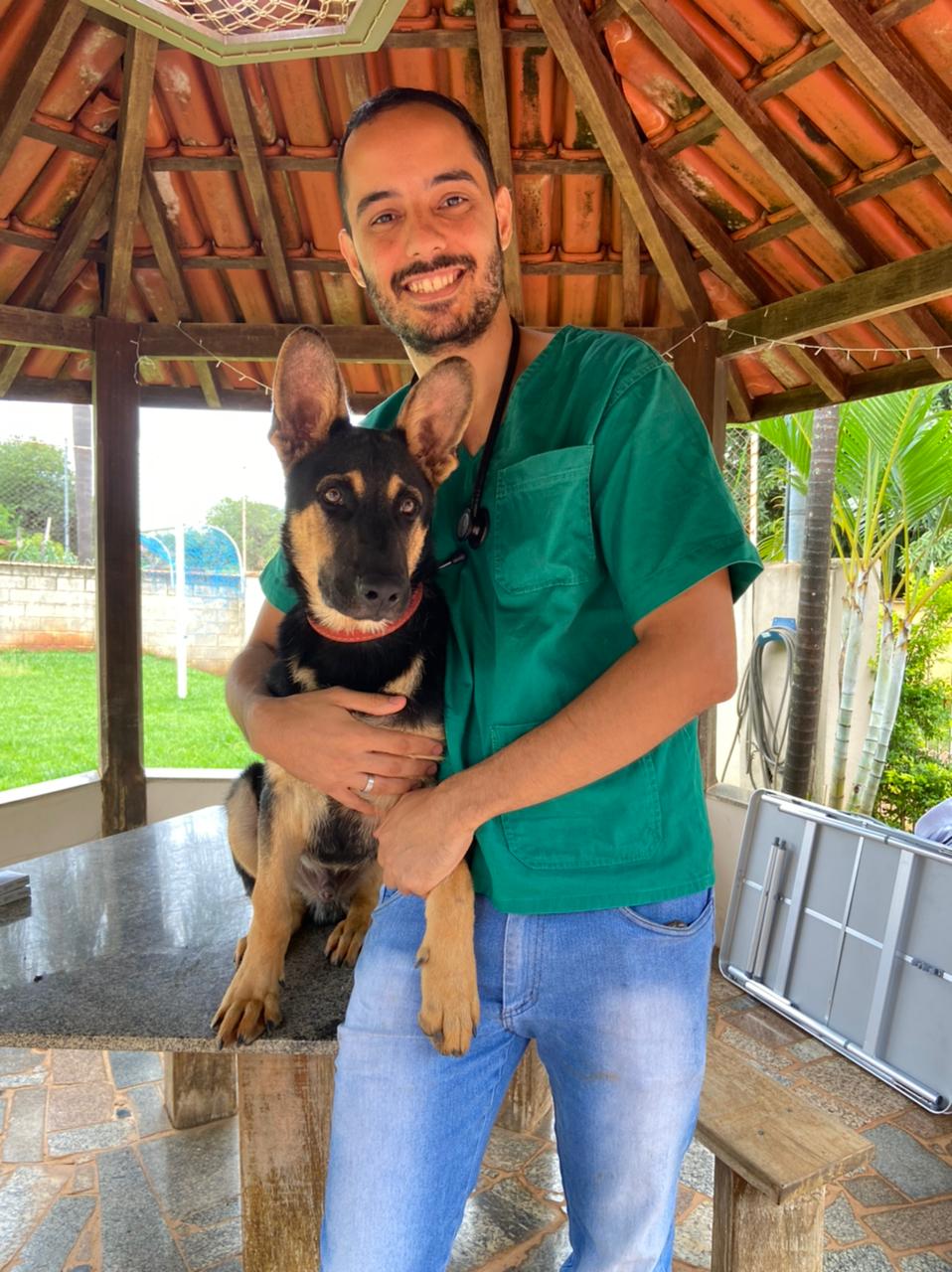 Dr. Thyago Santos Gonçalves com paciente